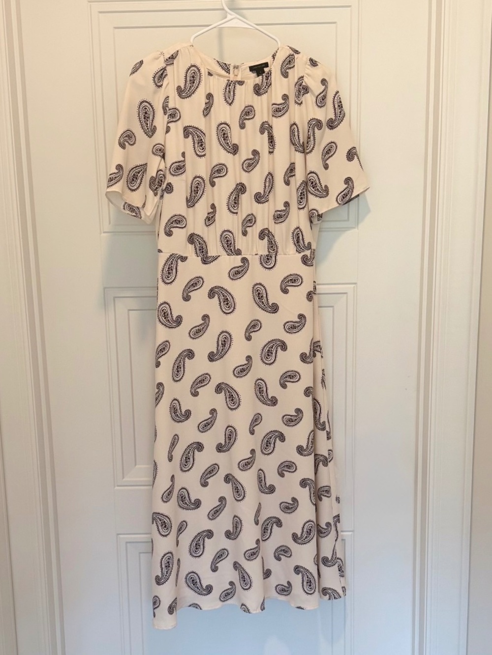 Short-sleeved Paisley Midi dress.
